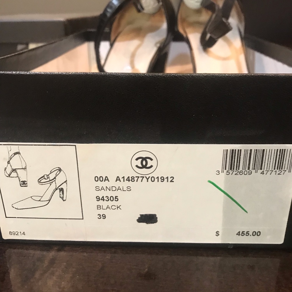 CHANEL shoe black leather . Comes with box